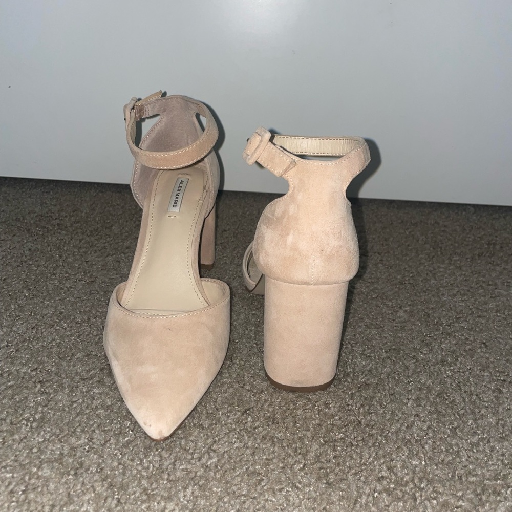 Nude heel